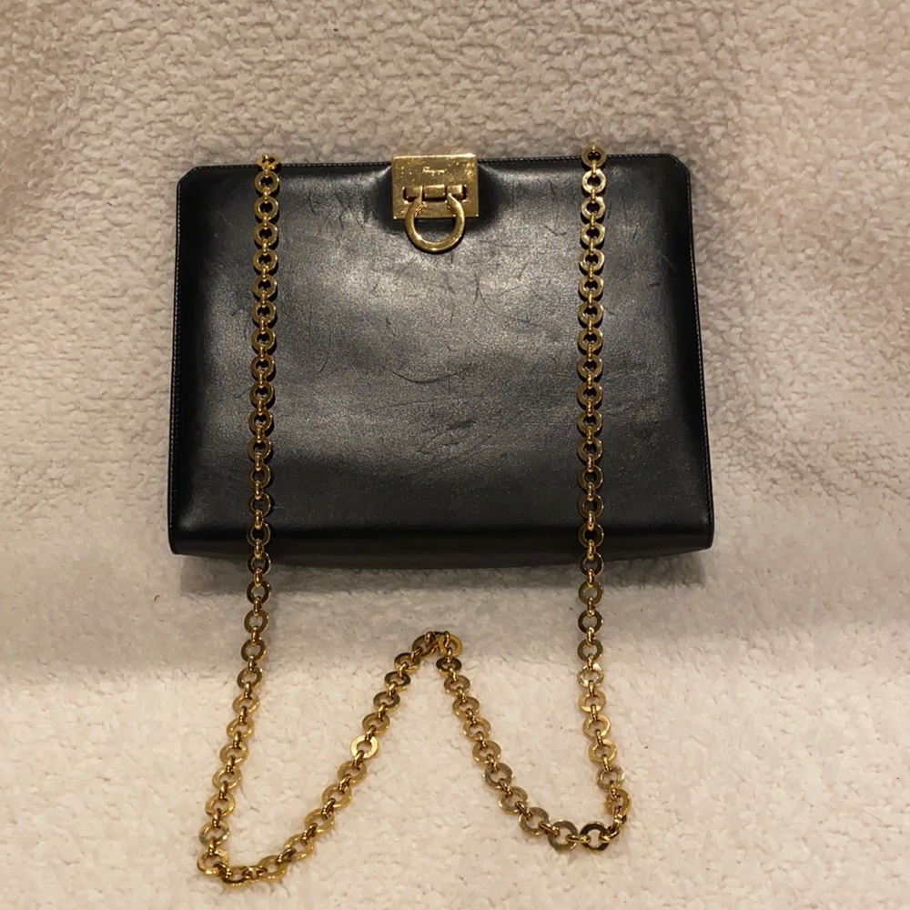 AUTHENTIC SALVATORE FERRAGAMO GANCINI BLACK LEATHER GOLD CHAIN SOULDER BAG